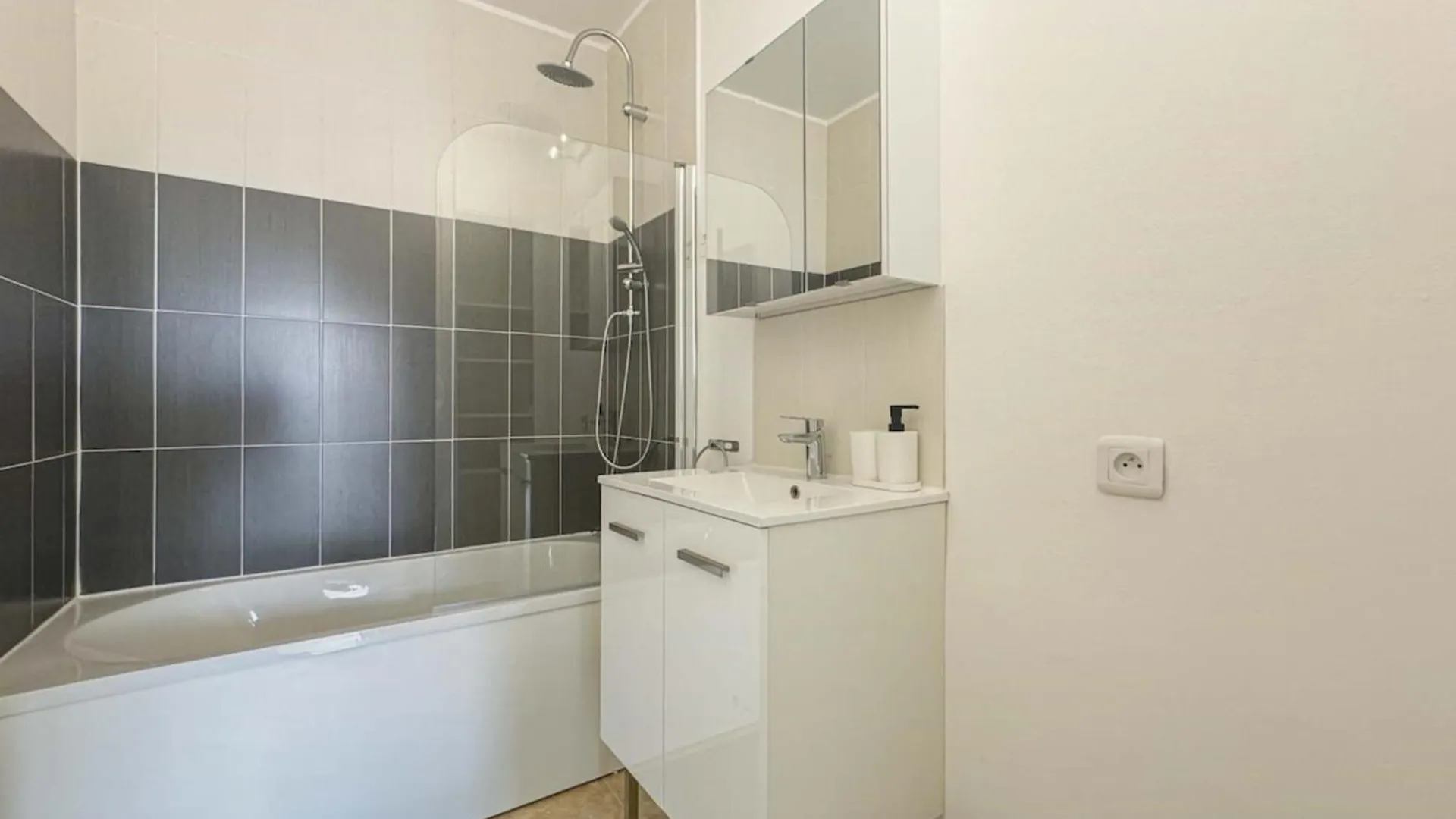 Flexliving - - Mouchez Holiday home